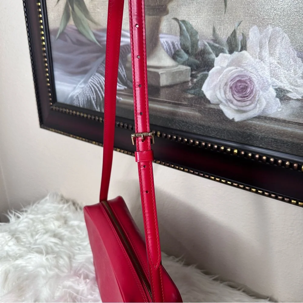 Louis Vuitton Trocadero in Red EPI Leather - Picture 7 of 16